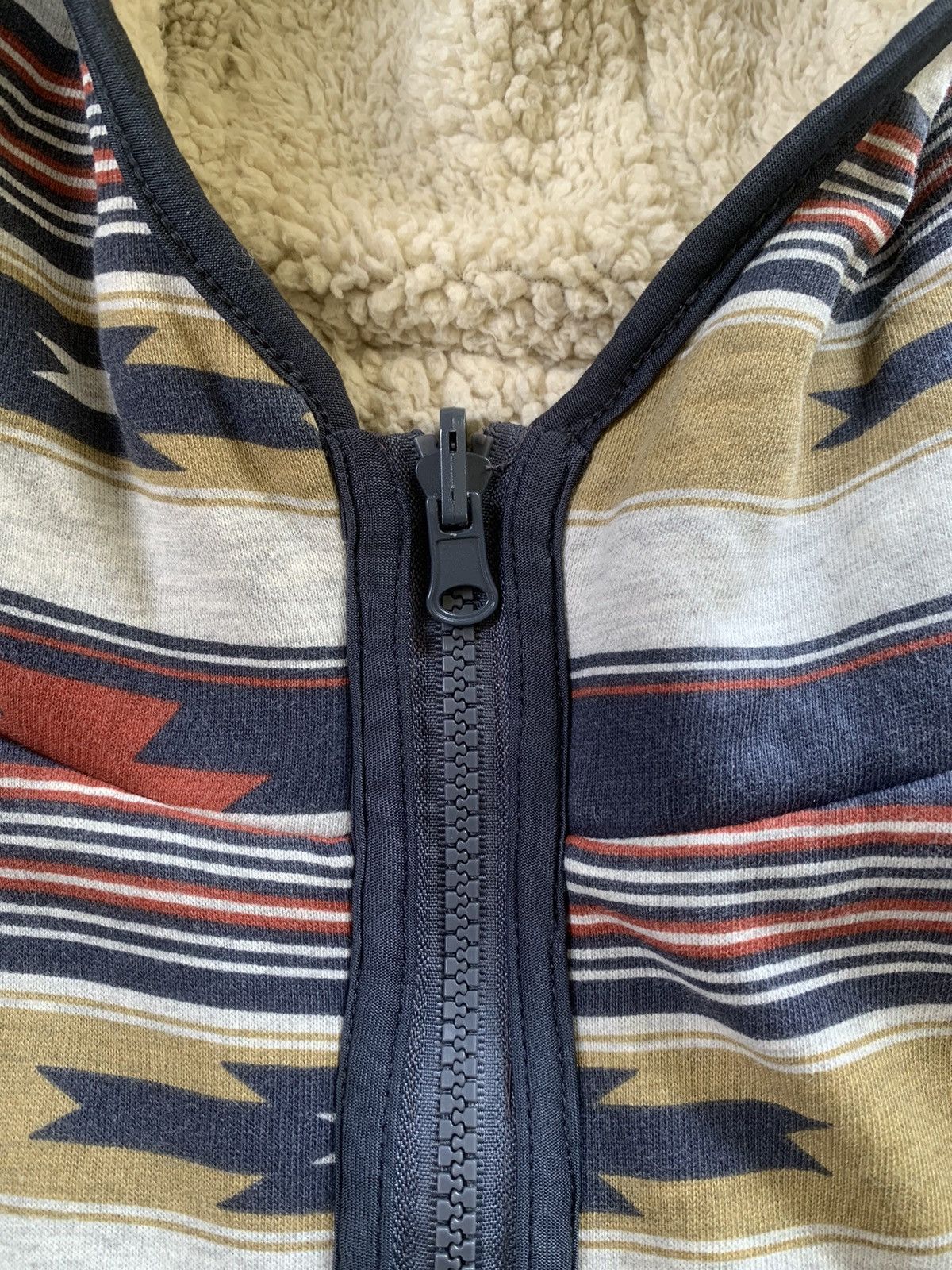 Japanese Brand rare 291295LABO reversible fleece/native design hoodie Size US L / EU 52-54 / 3 - 9 Thumbnail