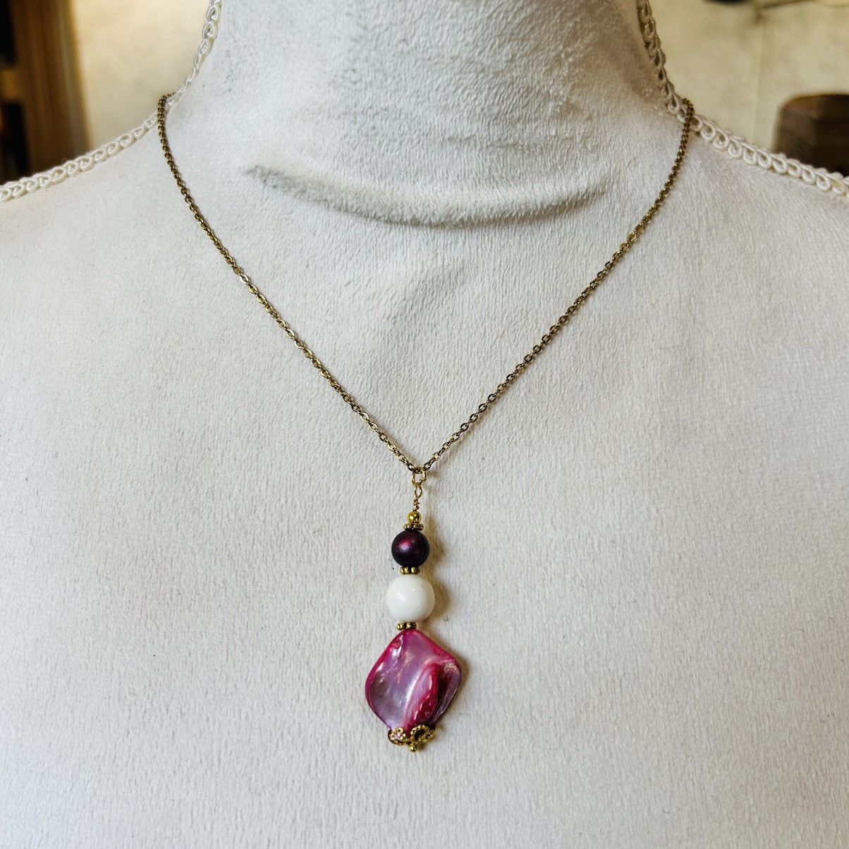 Handmade Handcrafted vintage bead milk glass shell drop necklace Size ONE SIZE - 3 Thumbnail