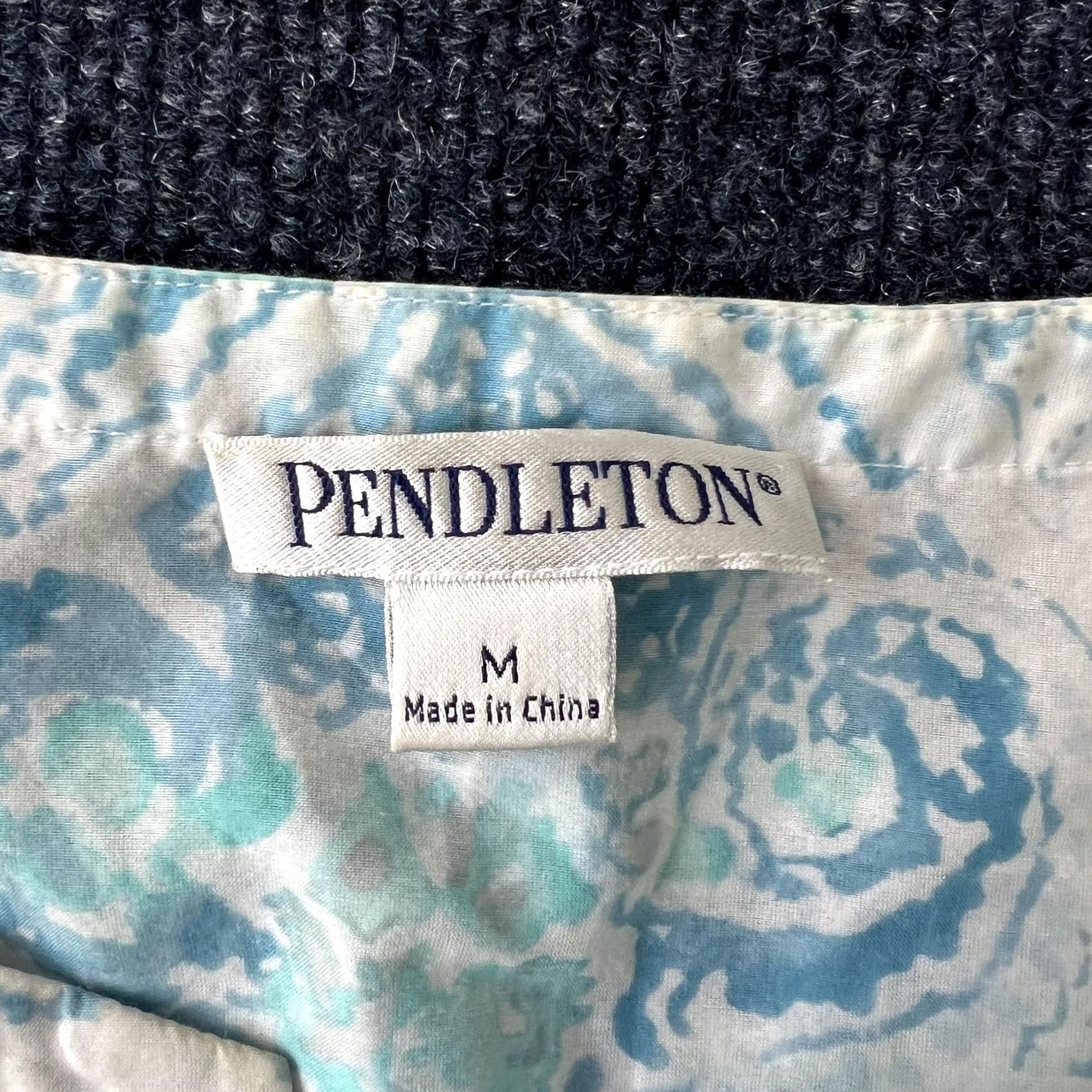 Pendleton VINTAGE Pendleton Shirt Womens Medium Blue Paisley 3/4 Sleeve Tunic Blouse Shirt Women M Blue Paisley Tunic V-Neck 3/4 Sleeve Lightweight Cotton Silk Size M / US 6-8 / IT 42-44 - 3 Thumbnail