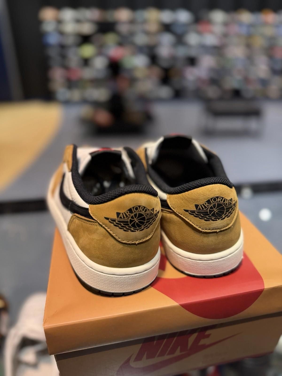 Jordan Brand Size 10.5M Air Jordan 1 Low OG Rookie of the Year CZ0790-107 Size US 10.5 / EU 43-44 - 7 Thumbnail