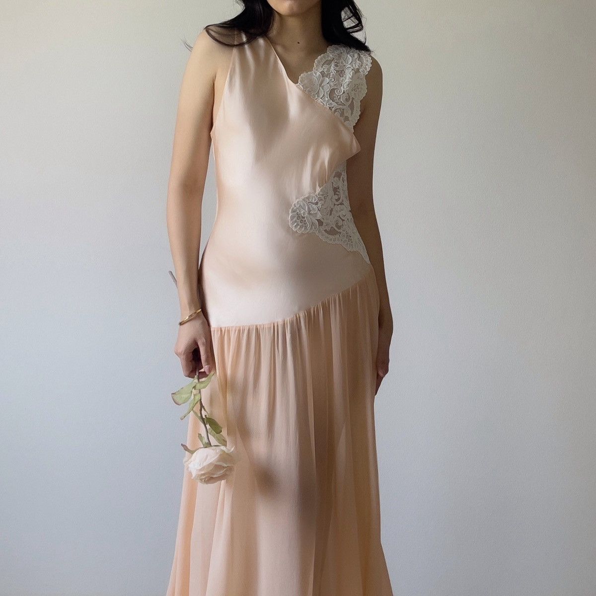 Victoria's Secret Victoria’s Secret 1990s Peach Silk & Lace Slip Gown (S–M) Size M / US 6-8 / IT 42-44 - 3 Thumbnail