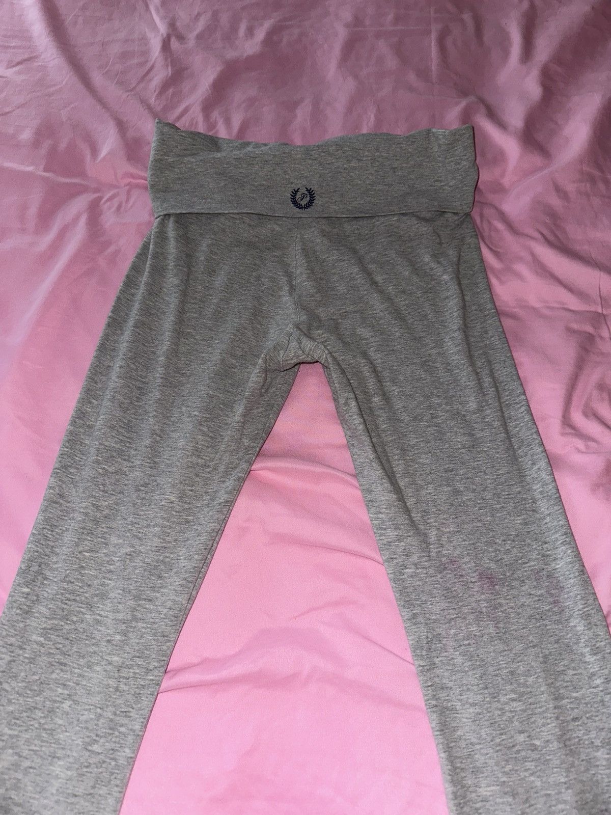Victoria's Secret Victoria’s Secret grey leggings with navy logo on waistband Size 25" / US 0 / IT 36 - 1 Thumbnail