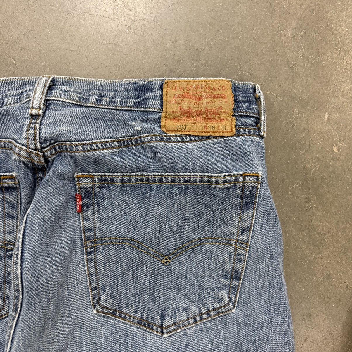 Levi's Levi’s 501 Straight Leg Jeans Light Wash 38x30 Size US 38 / EU 54 - 2 Thumbnail