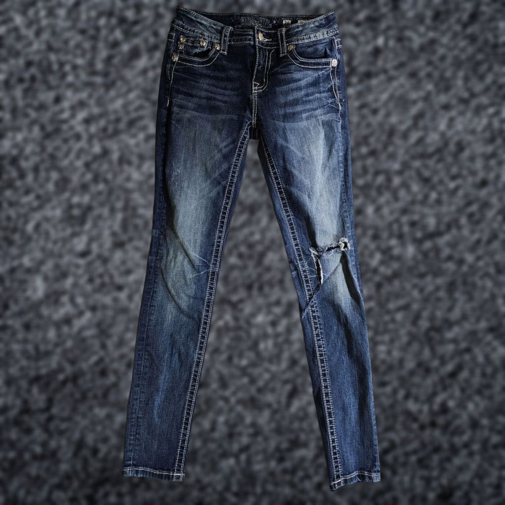Miss Me Miss Me Signature "Standard Skinny" Medium Wash Denim Jeans Size 26 Inseam 31.5 Size 26" / US 2 / IT 38 - 1 Thumbnail