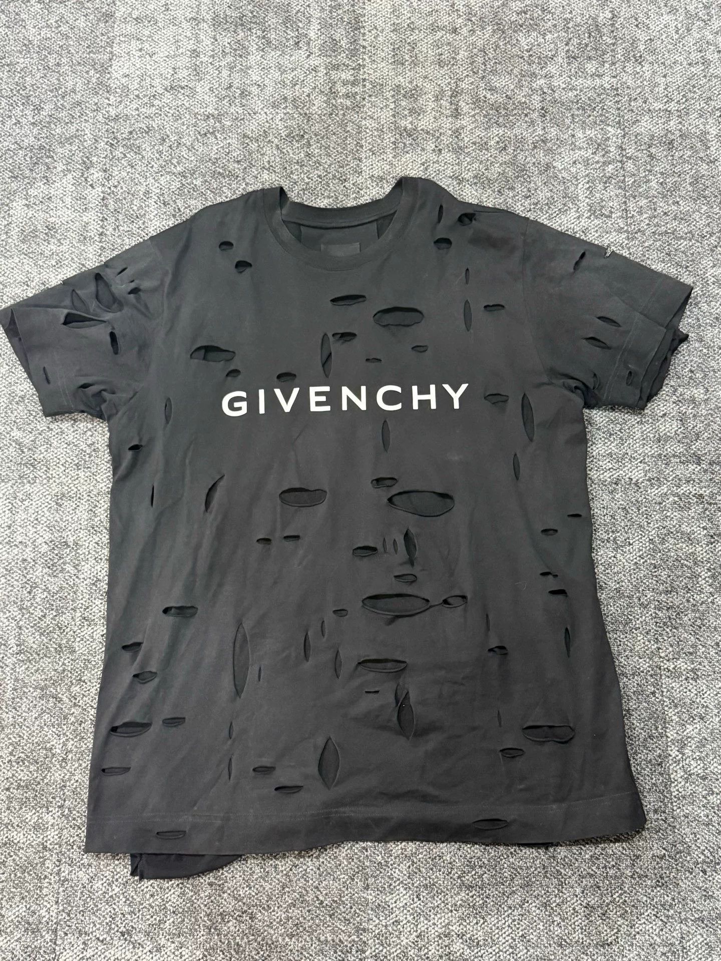Givenchy Givenchy Distressed Short-Sleeve T-Shirt S Size US S / EU 44-46 / 1 - 1 Thumbnail