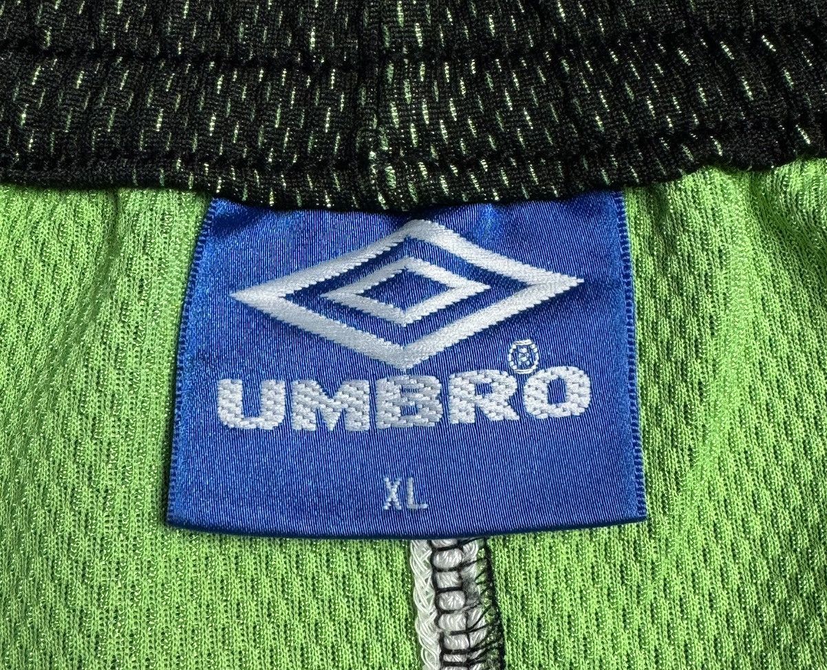Umbro Manchester United 1998 1999 Goalkeeper Soccer Shorts Umbro Size US 36 / EU 52 - 9 Thumbnail