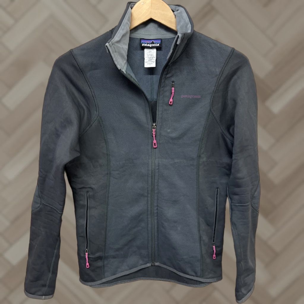 Patagonia Patagonia Piton Hybrid Jacket Women's Gray Size Small T User: Patagonia Piton Hybrid Gray Jacket Women's Size Small T Size S / US 4 / IT 40 - 1 Thumbnail