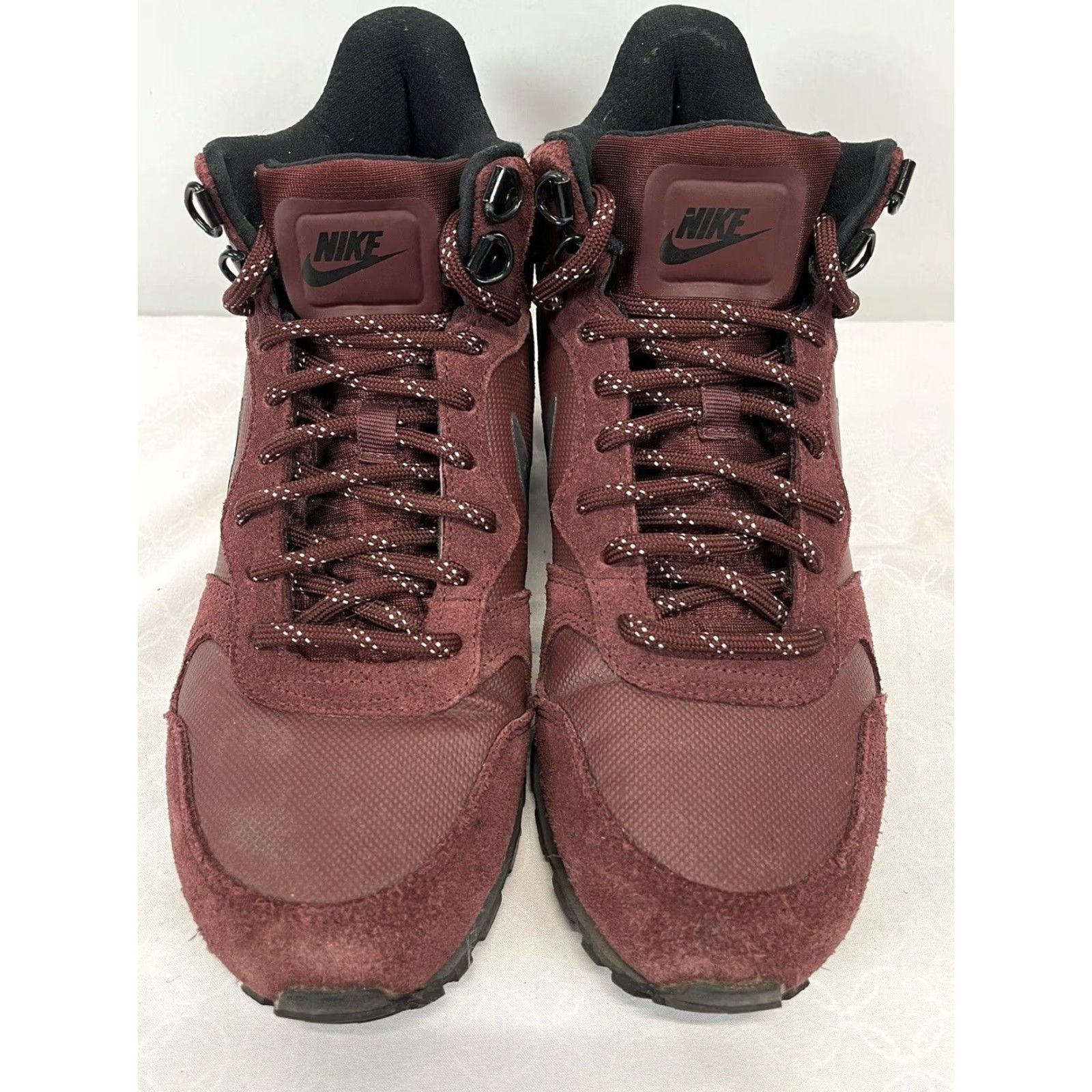 Nike Nike MD Runner 2 Mid Prem Hi Top Trainers 845059 Sneakers Shoes Size 8 Burgundy Women Boots Athletic Shoes MD Runner Mid Top Nike MD Runner 8 Size M / US 6-8 / IT 42-44 - 3 Thumbnail