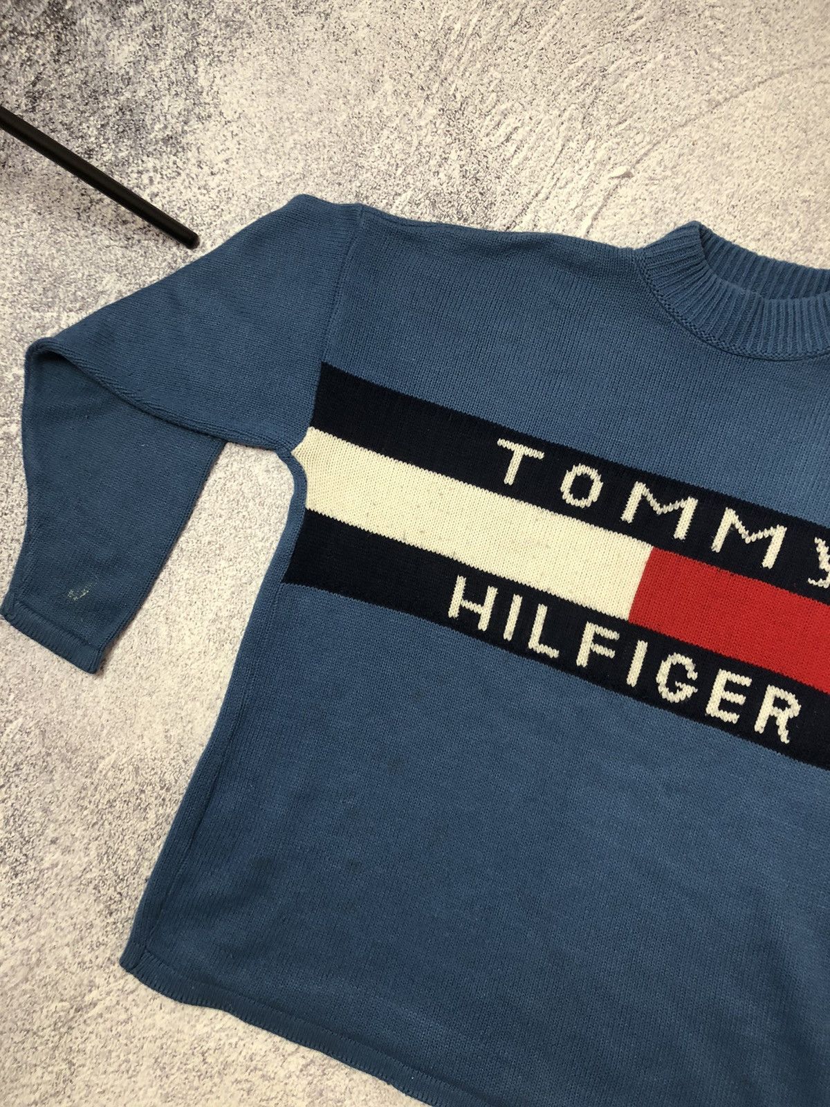 Tommy Hilfiger Men’s vintage sweater Tommy Hilfiger big logo y2k casual Size US L / EU 52-54 / 3 - 3 Thumbnail