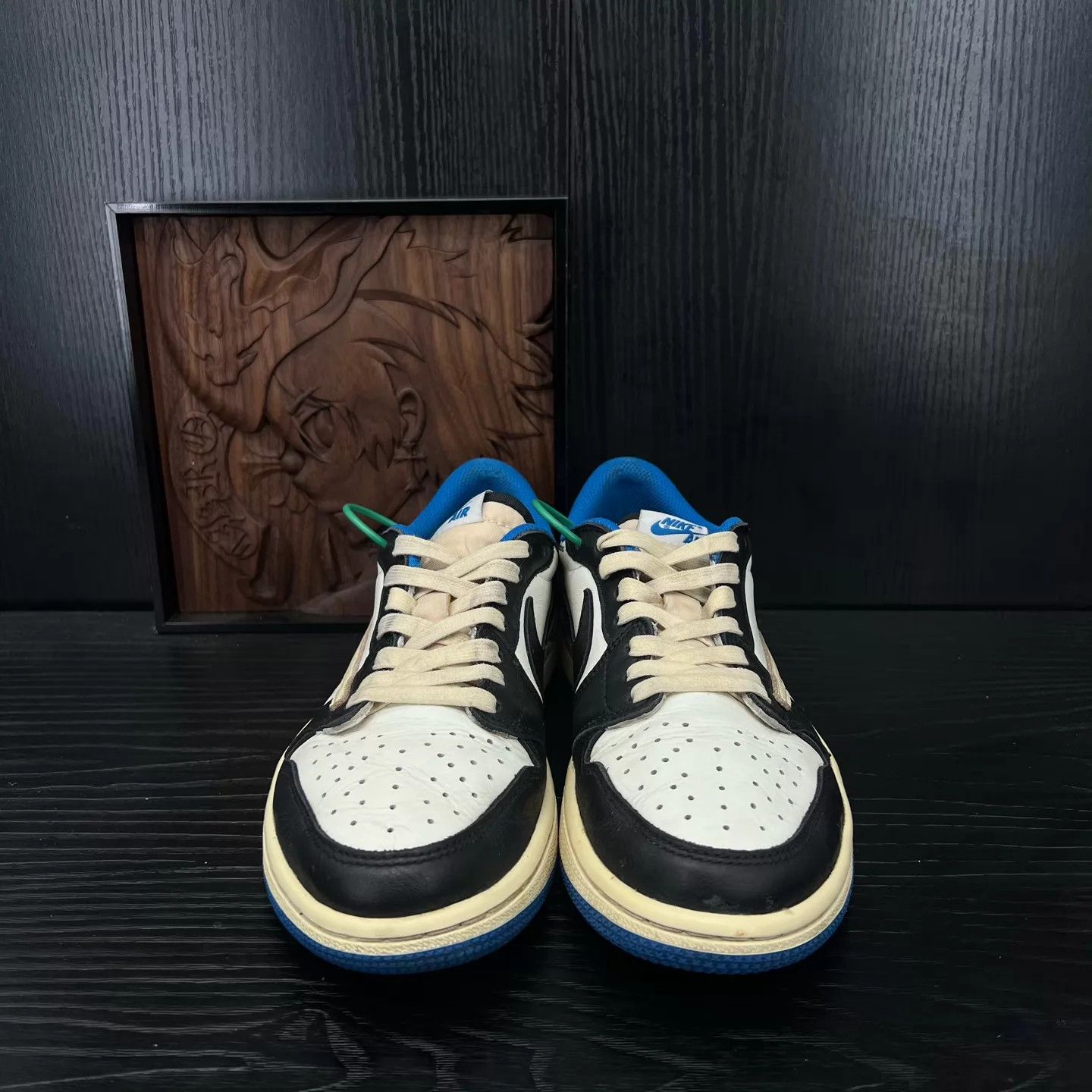 Travis Scott Travis Scott x Air Jordan 1 Low 'Lightning Barb' Size US 7 / EU 40 - 4 Thumbnail