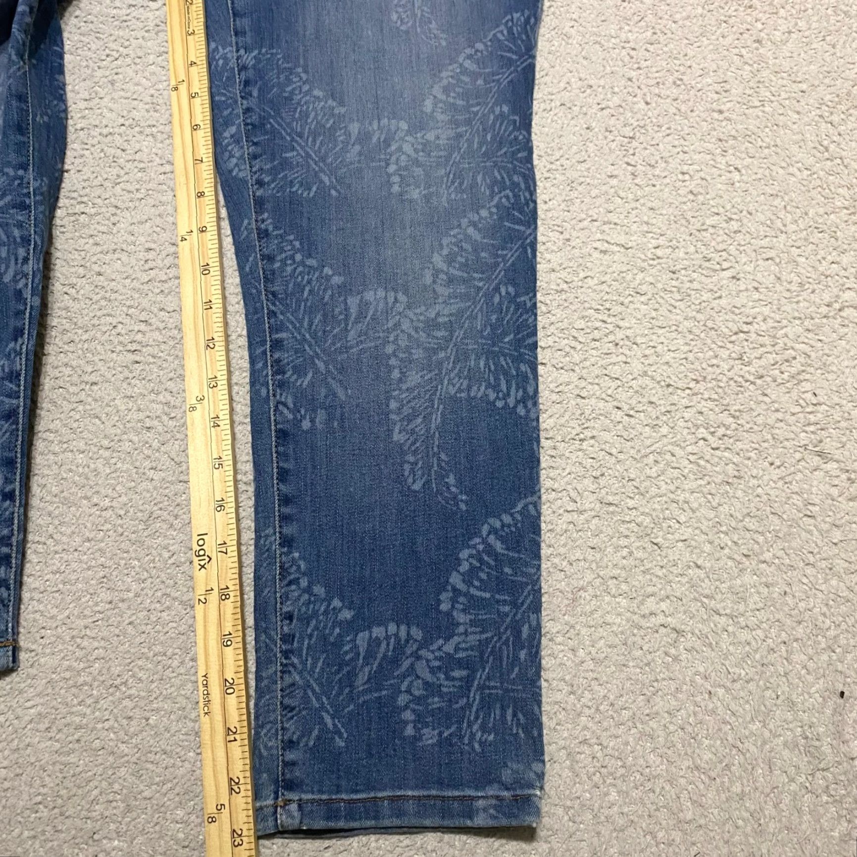 Chaps NWT Chaps Jeans Womens Blue Denim Medium Wash Floral Capri 10 Casual Regular Rise 5-Pocket Womens Girls? Size 32" / US 10 / IT 46 - 7 Thumbnail