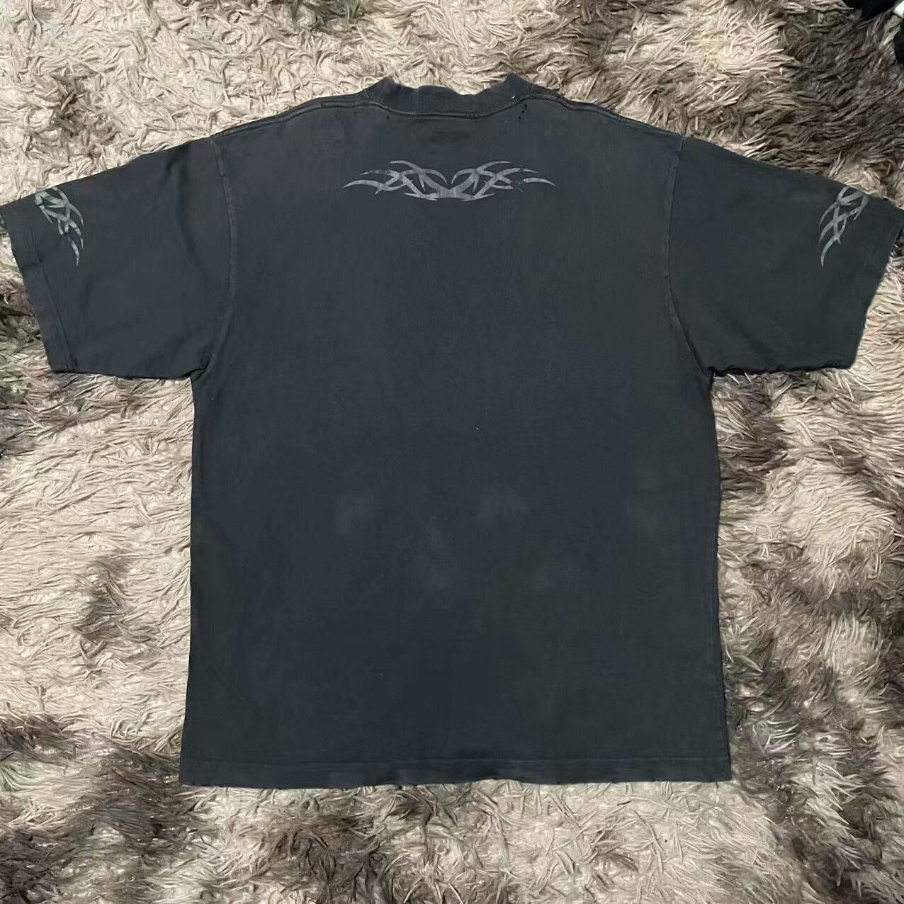 Balenciaga balenciaga distressed graphic short sleeve t-shirt Size US S / EU 44-46 / 1 - 2 Thumbnail