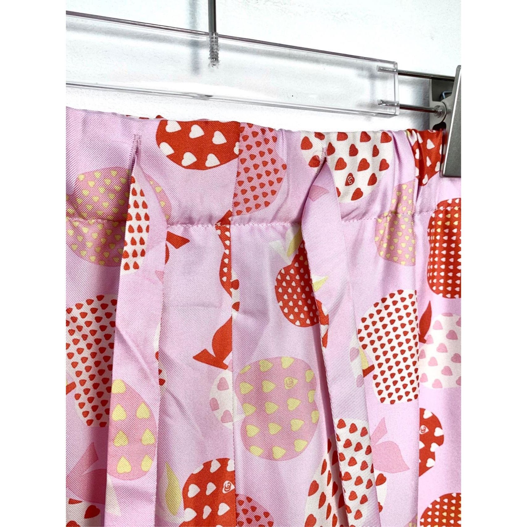 Gucci Gucci Pink Apple Print Silk Shorts W/ Embroidered Logo & Dra Size 40" / US 18 - 6 Thumbnail