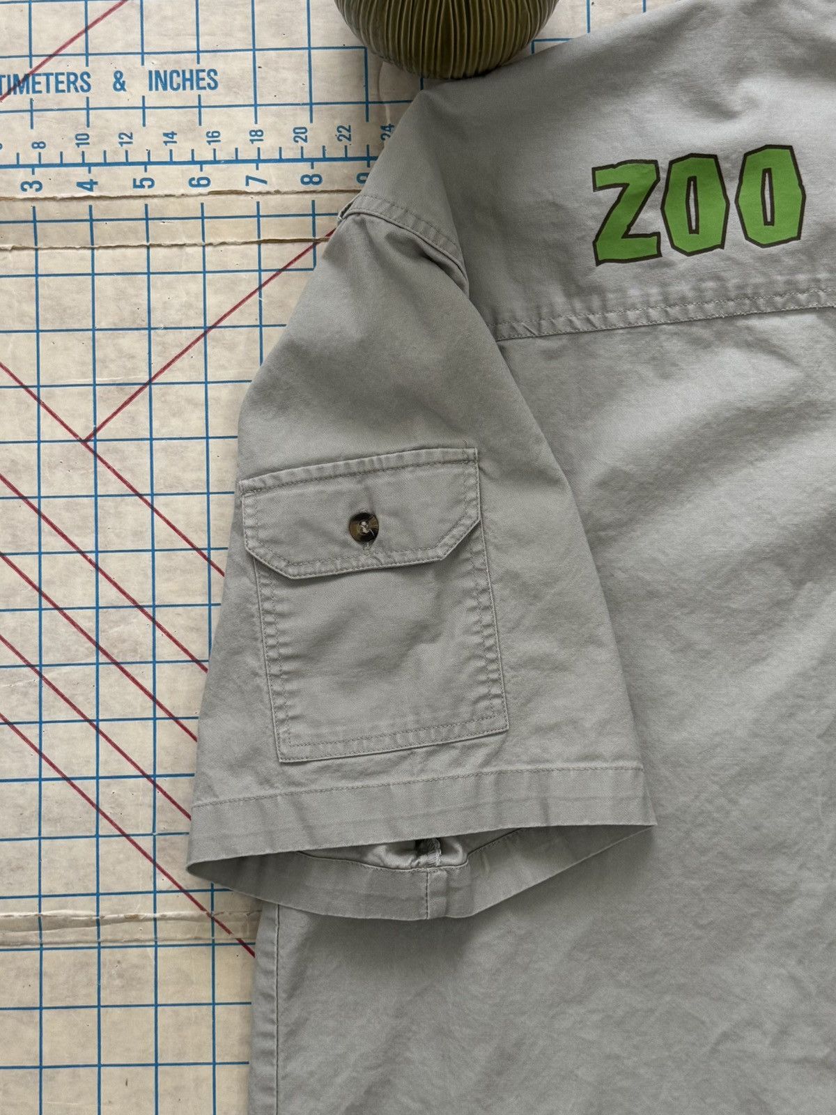 Vintage Vintage Madagascar Zoo Keeper Promo Button Up Short Sleeve Size US L / EU 52-54 / 3 - 14 Thumbnail