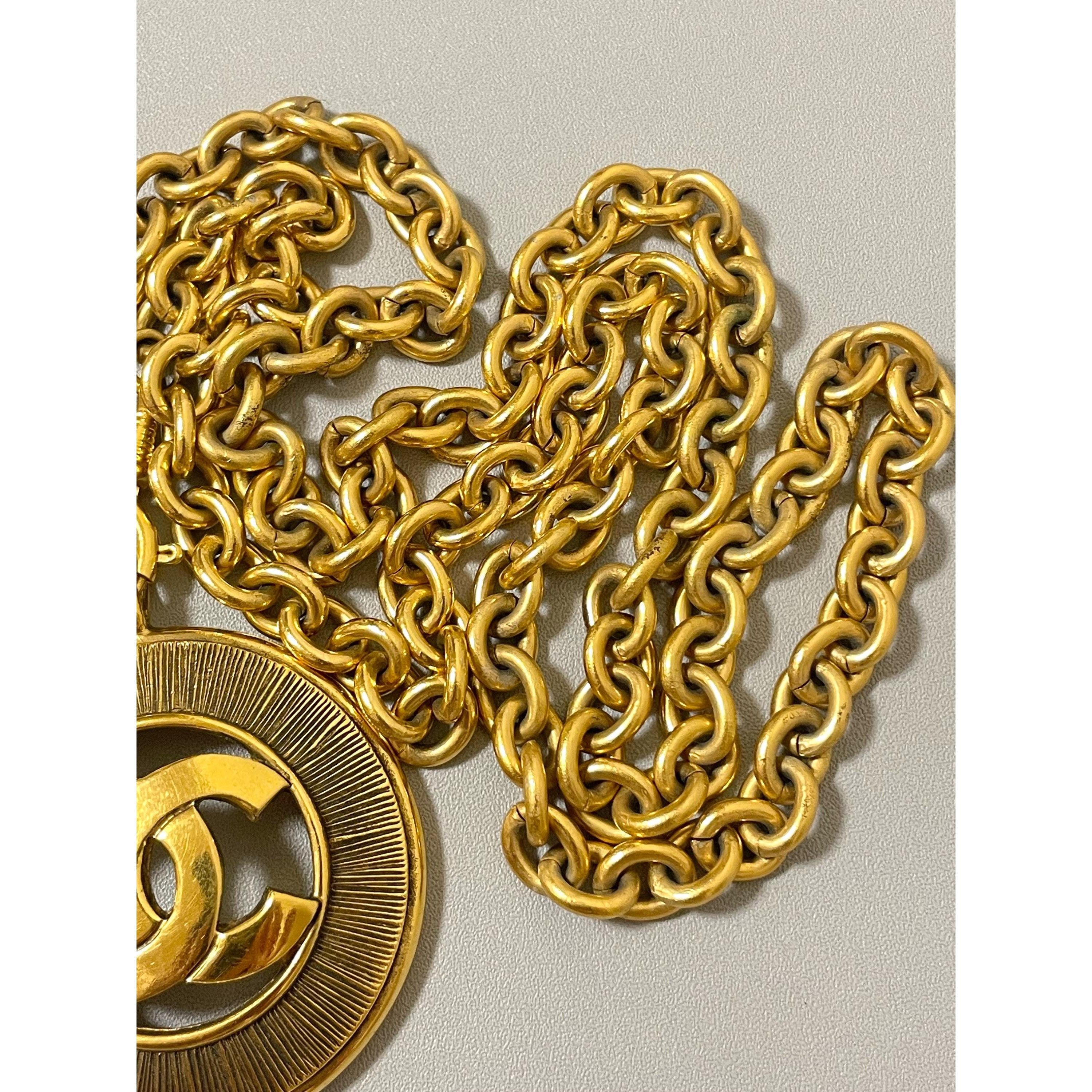 Chanel Vintage CHANEL long necklace with jumbo CC top. Size ONE SIZE - 7 Thumbnail