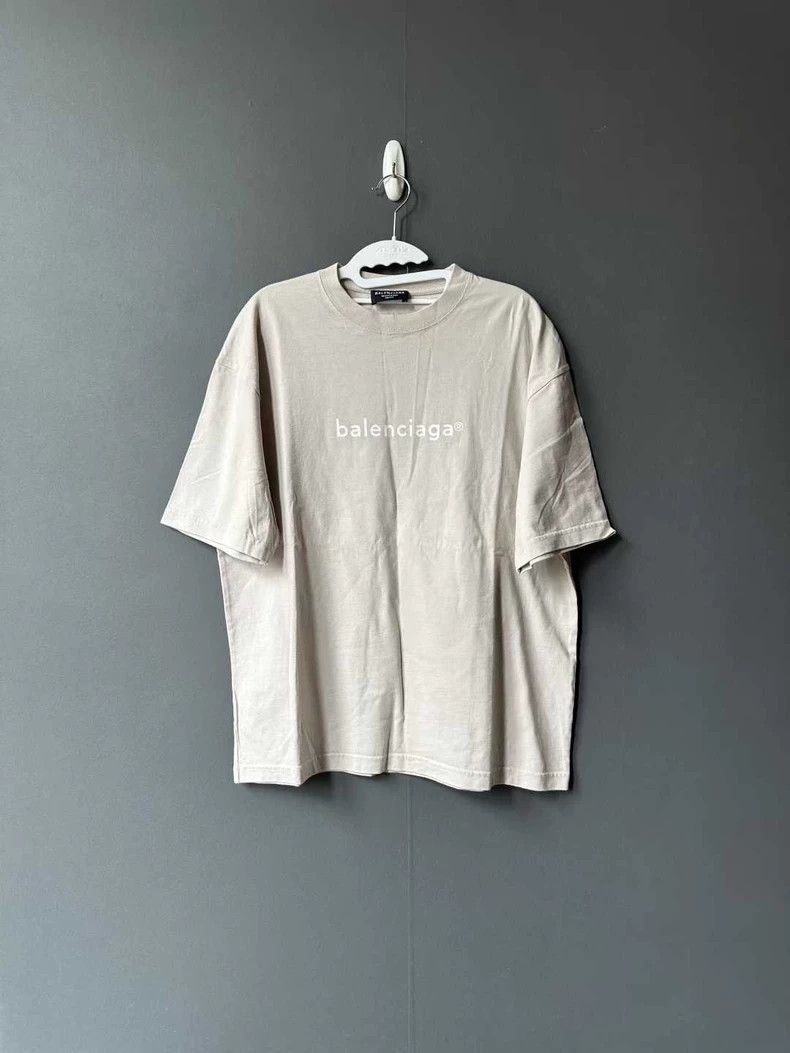 Balenciaga Balenciaga Beige Letter Short Sleeve Size US S / EU 44-46 / 1 - 1 Thumbnail
