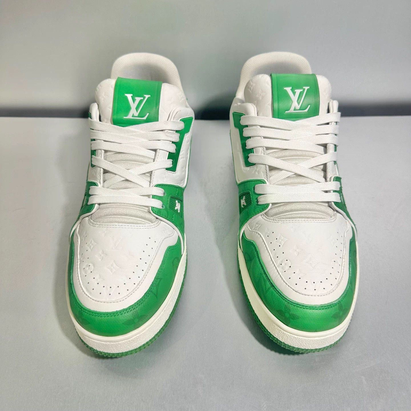 Louis Vuitton Louis Vuitton Trainer White/Green Embossed Print 9/43 Mint Size US 9 / EU 42 - 2 Thumbnail
