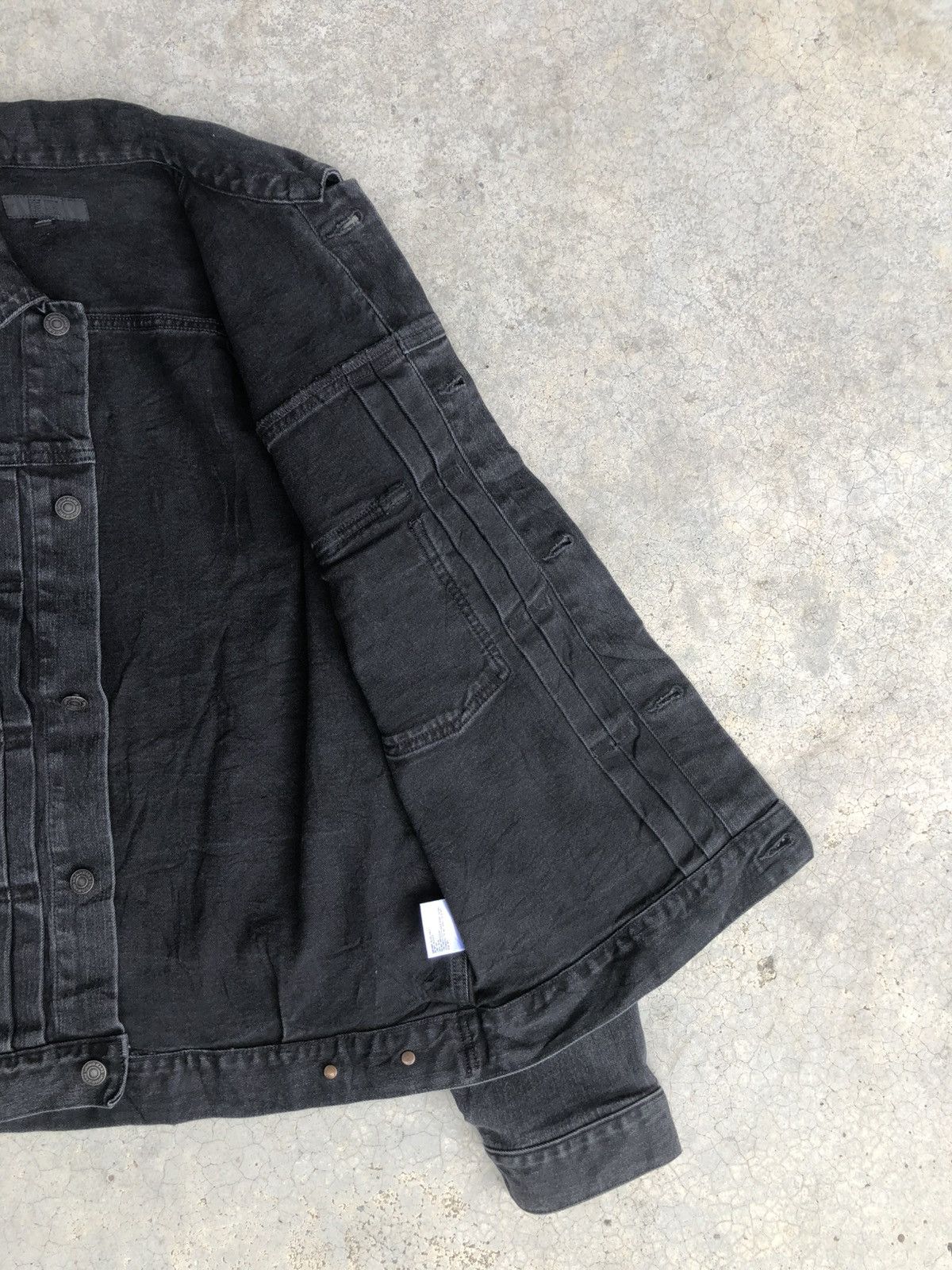 Uniqlo Japanese Uniqlo Type 2 Denim Jacket Distressed Denim Size US L / EU 52-54 / 3 - 18 Thumbnail