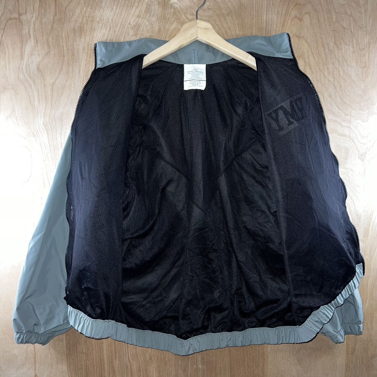 Vintage VINTAGE US ARMY IPFU REFLECTIVE LOGO TRAINING JACKET Size US L / EU 52-54 / 3 - 7 Thumbnail