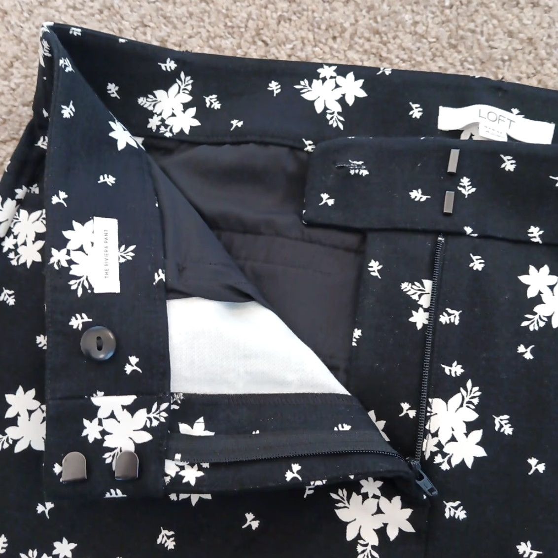 Ann Taylor Ann Taylor Loft Ankle Pants Womens Size 14 Black Floral Crop Pockets Cotton Blend Straight 25.5in Inseam Size 26" / US 2 / IT 38 - 4 Thumbnail