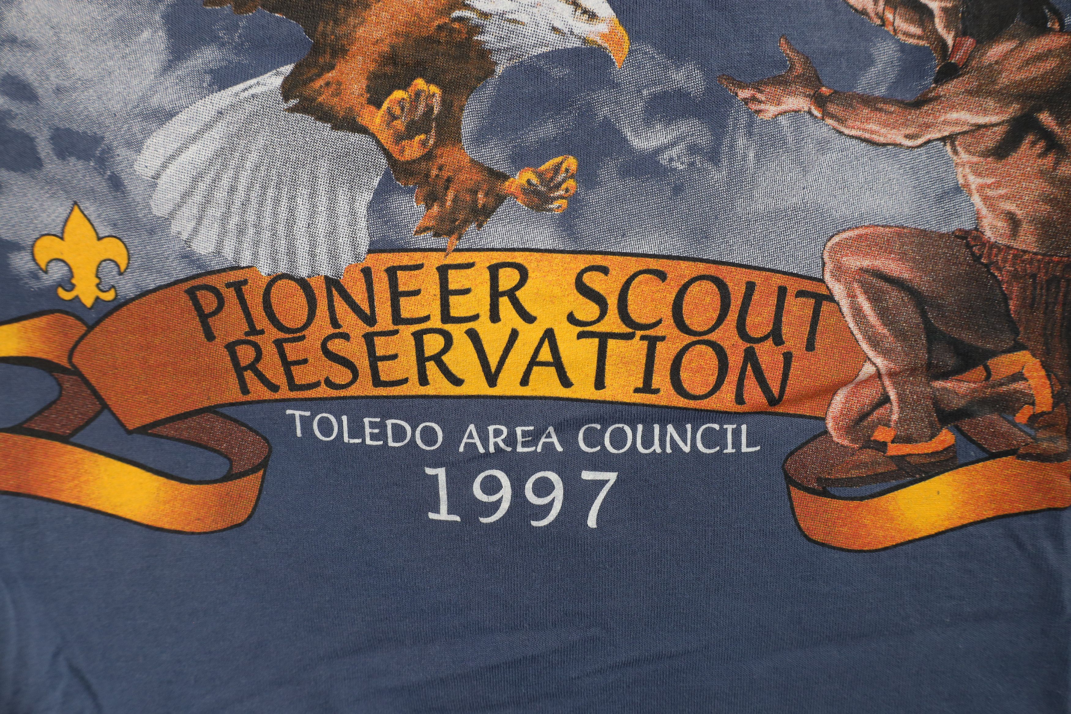 Vintage Vintage 90s On Eagles Wings Scout Reservation T-Shirt Size US XL / EU 56 / 4 - 6 Thumbnail