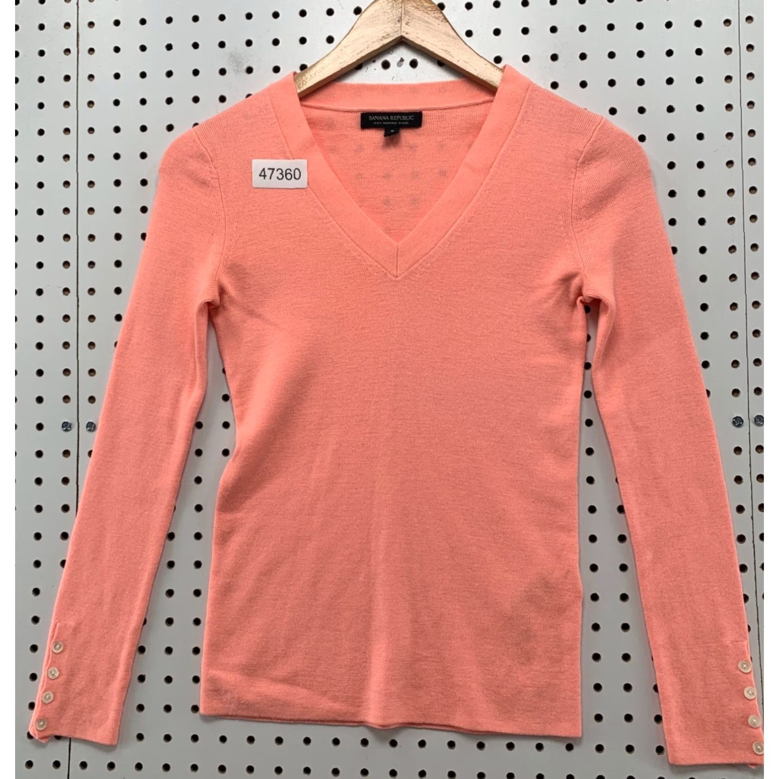 Banana Republic Banana Republic 100% Merino Wool Sweater Womens Small Pink V Neck Lightweight Pullover Sweater Size S / US 4 / IT 40 - 2 Thumbnail