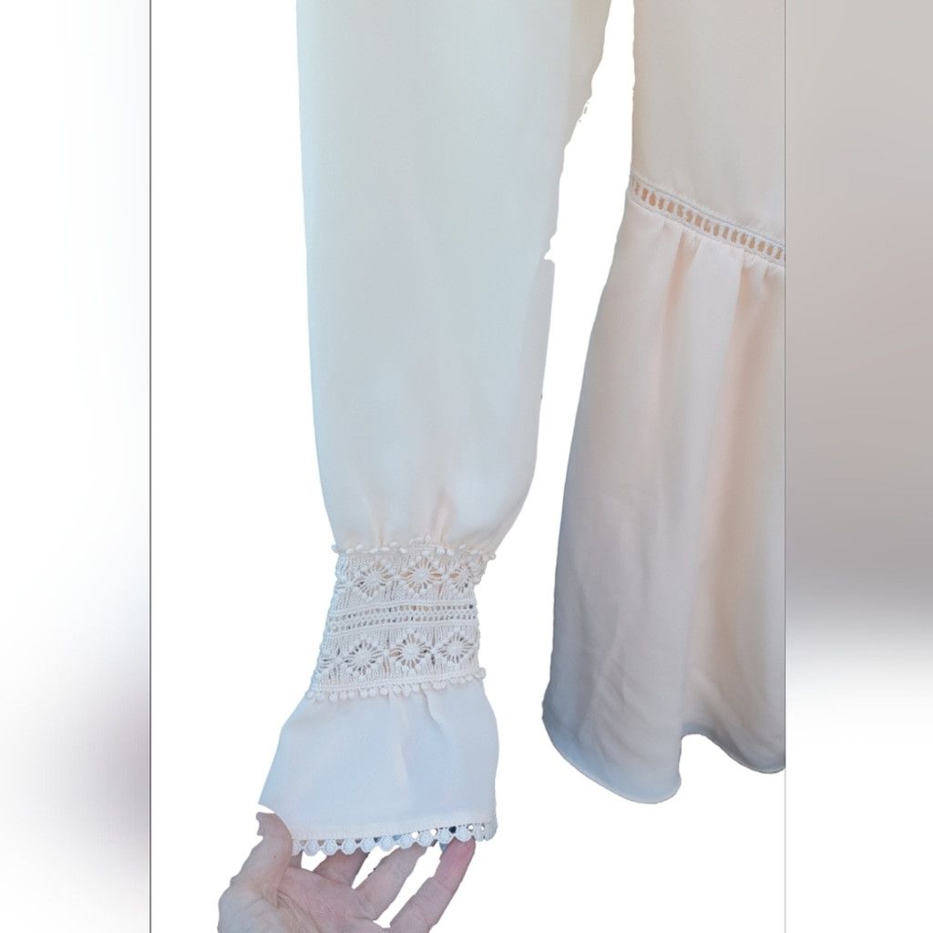 Bebe NWOT BEBE Longsleeve Lace Cream Pink Dress Size XS / US 0-2 / IT 36-38 - 3 Thumbnail