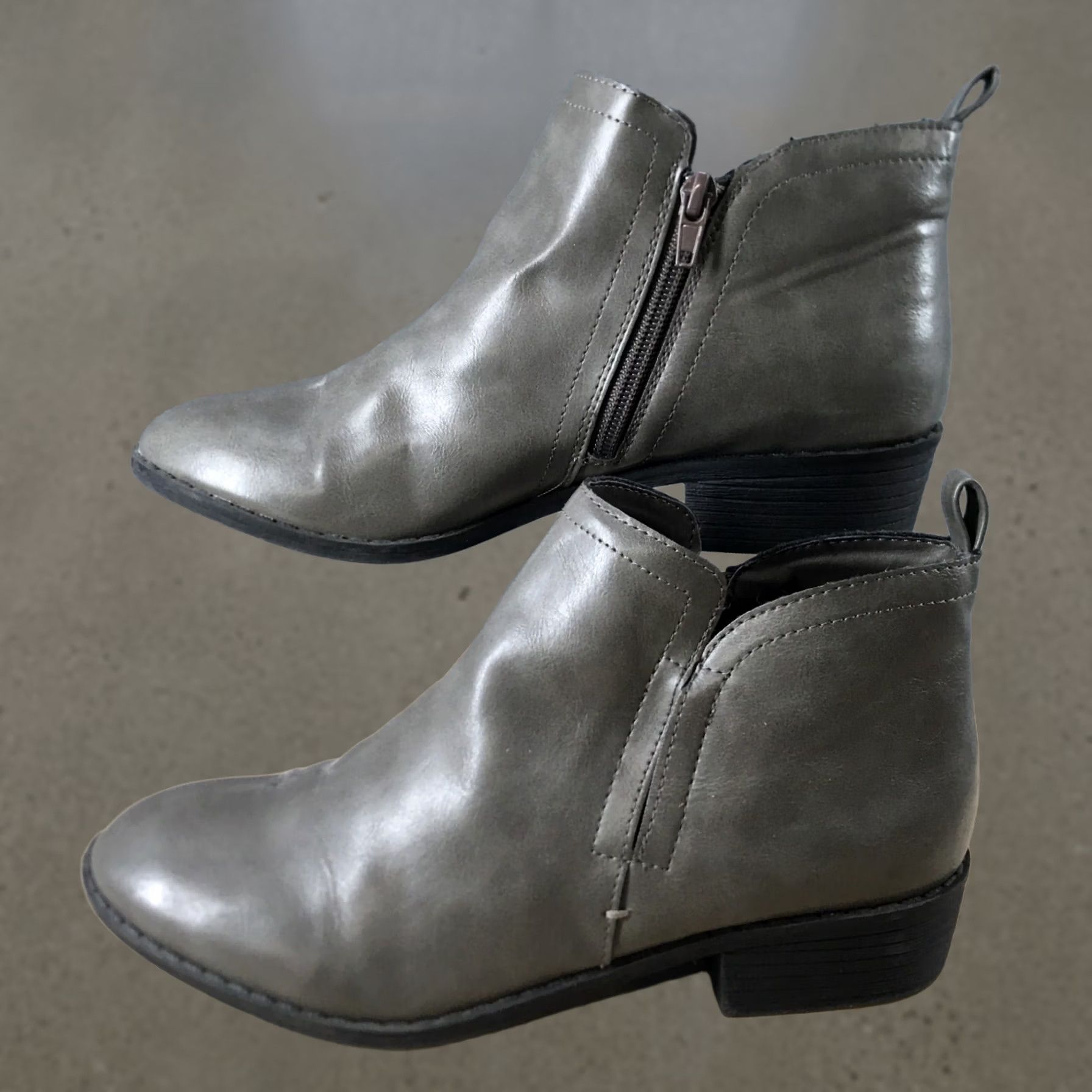 Vintage American Rag Womens Boots Cadee Ankle Booties Heels Beige Faux Leather Zip 8.5 M Size US 9 / IT 39 - 1 Thumbnail