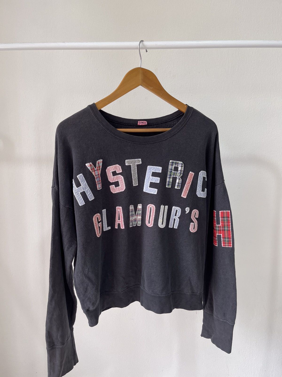 Hysteric Glamour 80s Hysteric Glamour Patch Spellout Crop Sweatshirt Size US S / EU 44-46 / 1 - 2 Thumbnail