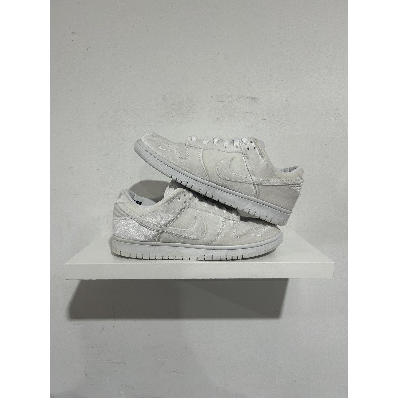 Nike NIKE DUNK LOW DOVER STREET TRIPLE WHITE VELVET SIZE 8 Size US 8 / EU 41 - 1 Thumbnail