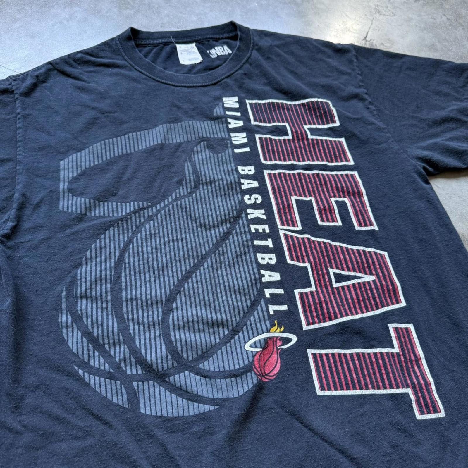 NBA NBA Basketball Miami Heat Sports Faded Graphic T-shirt Size US L / EU 52-54 / 3 - 3 Thumbnail