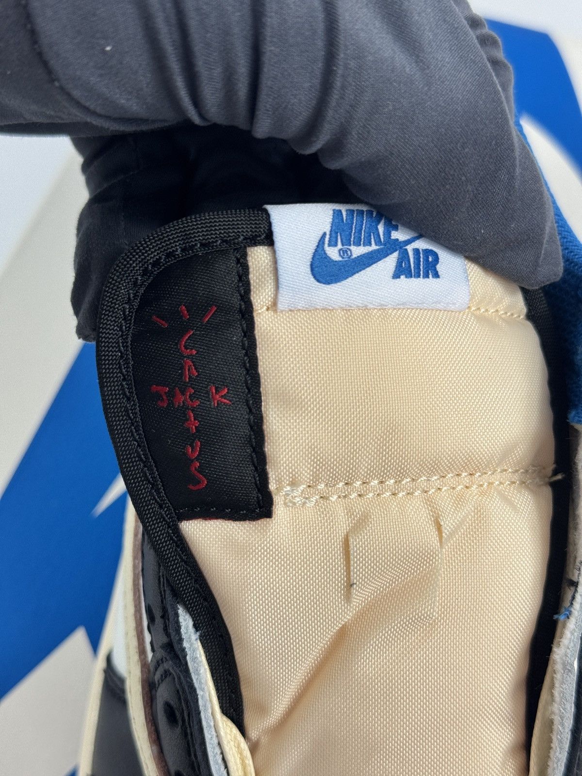 Nike × Travis Scott JORDAN 1 RETRO LOW FRAGMENT X TRAVIS SCOTT Size US 5.5 / EU 38 - 8 Thumbnail