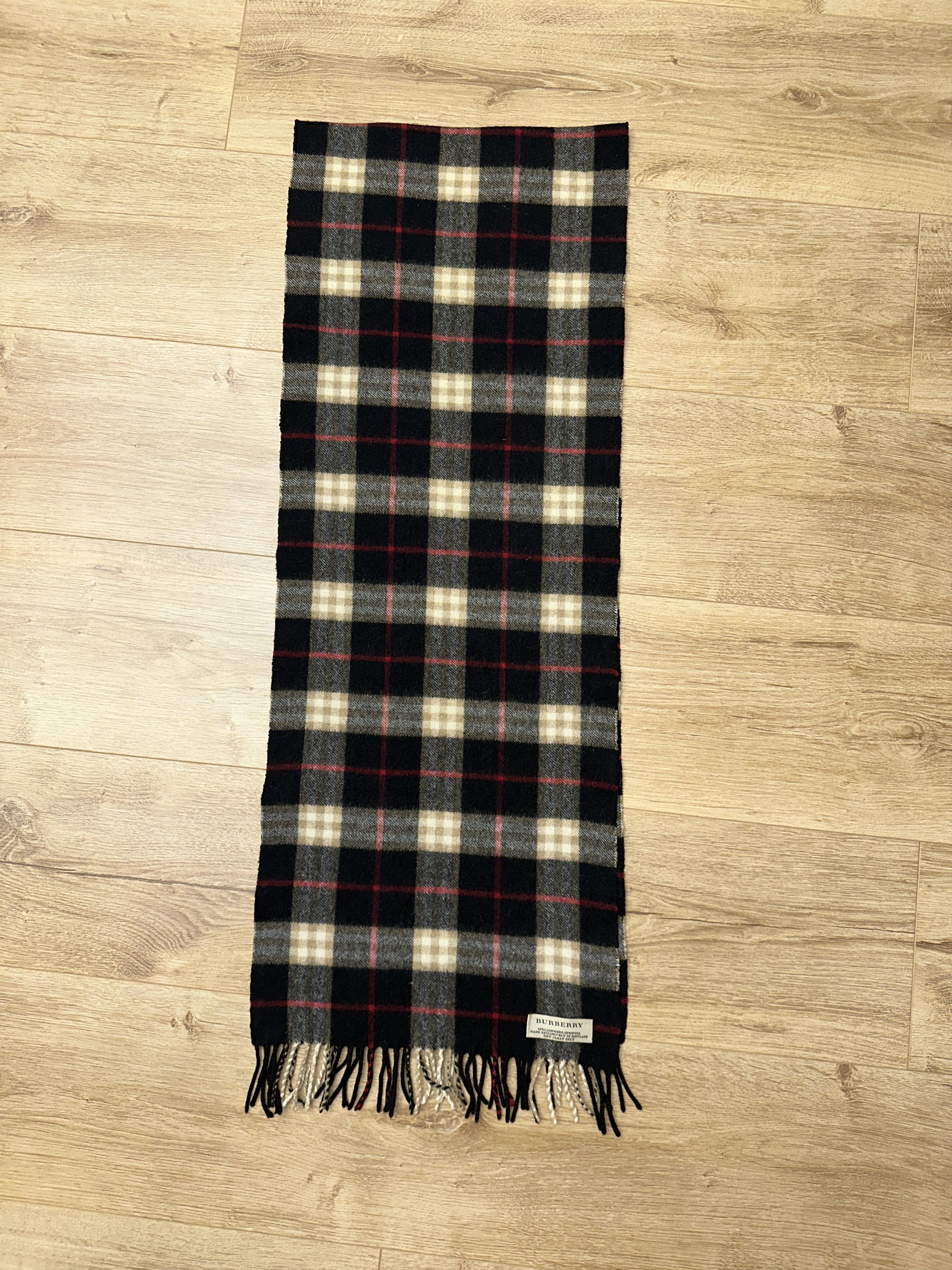 Burberry Iconic Burberry Check Wool Cashmere Scarf 180x30 Cm Size ONE SIZE - 5 Thumbnail