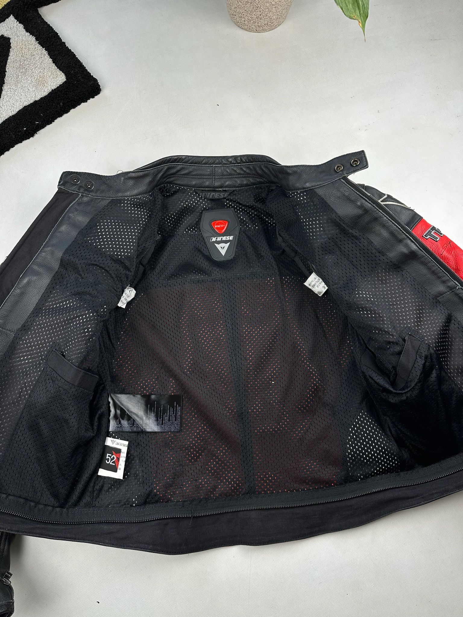 Dainese Dainese Leather Suit Superbike Jacket & Pants Size US L / EU 52-54 / 3 - 14 Thumbnail