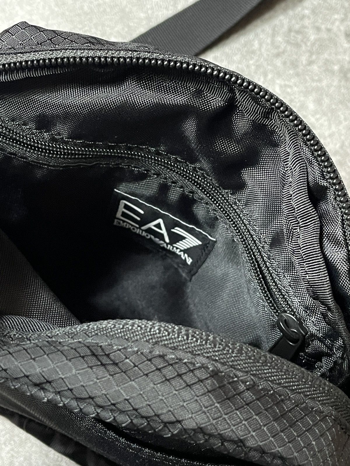 Emporio Armani 🔥Offers🔥Emporio Armani Shoulder Bag Streetwear Hype Drill Size ONE SIZE - 7 Thumbnail