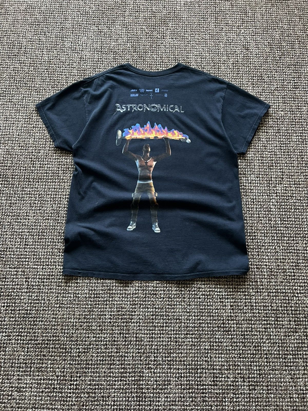 Travis Scott Travis Scott Astroworld T-Shirt Rare Big Logo L Size US L / EU 52-54 / 3 - 3 Thumbnail