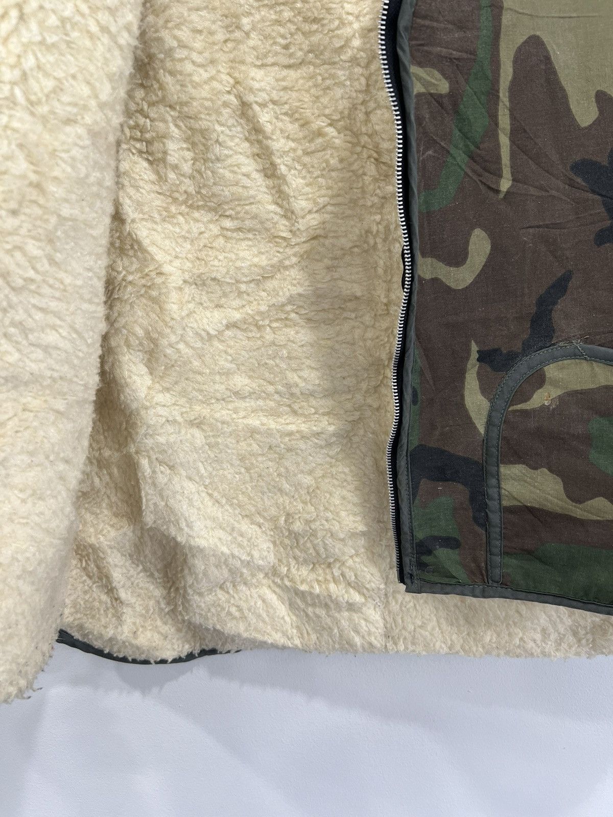 Vintage Vintage Camo Army Vest Sherpa Fleece Lined zip up Size US S / EU 44-46 / 1 - 6 Thumbnail