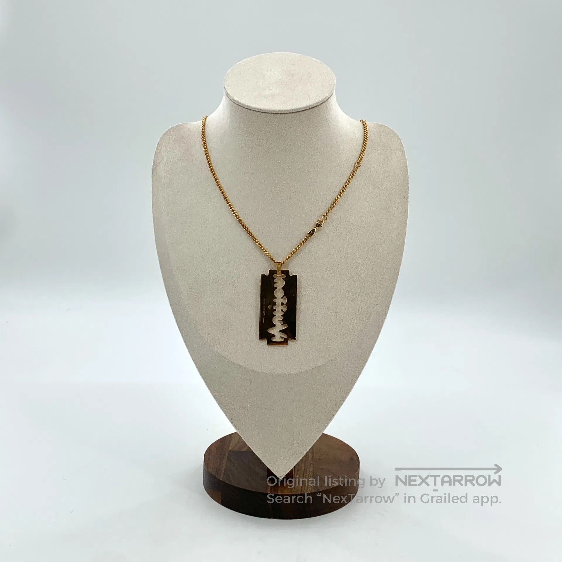 Louis Vuitton Louis Vuitton Gold cut-out blade necklace| Size ONE SIZE - 4 Thumbnail