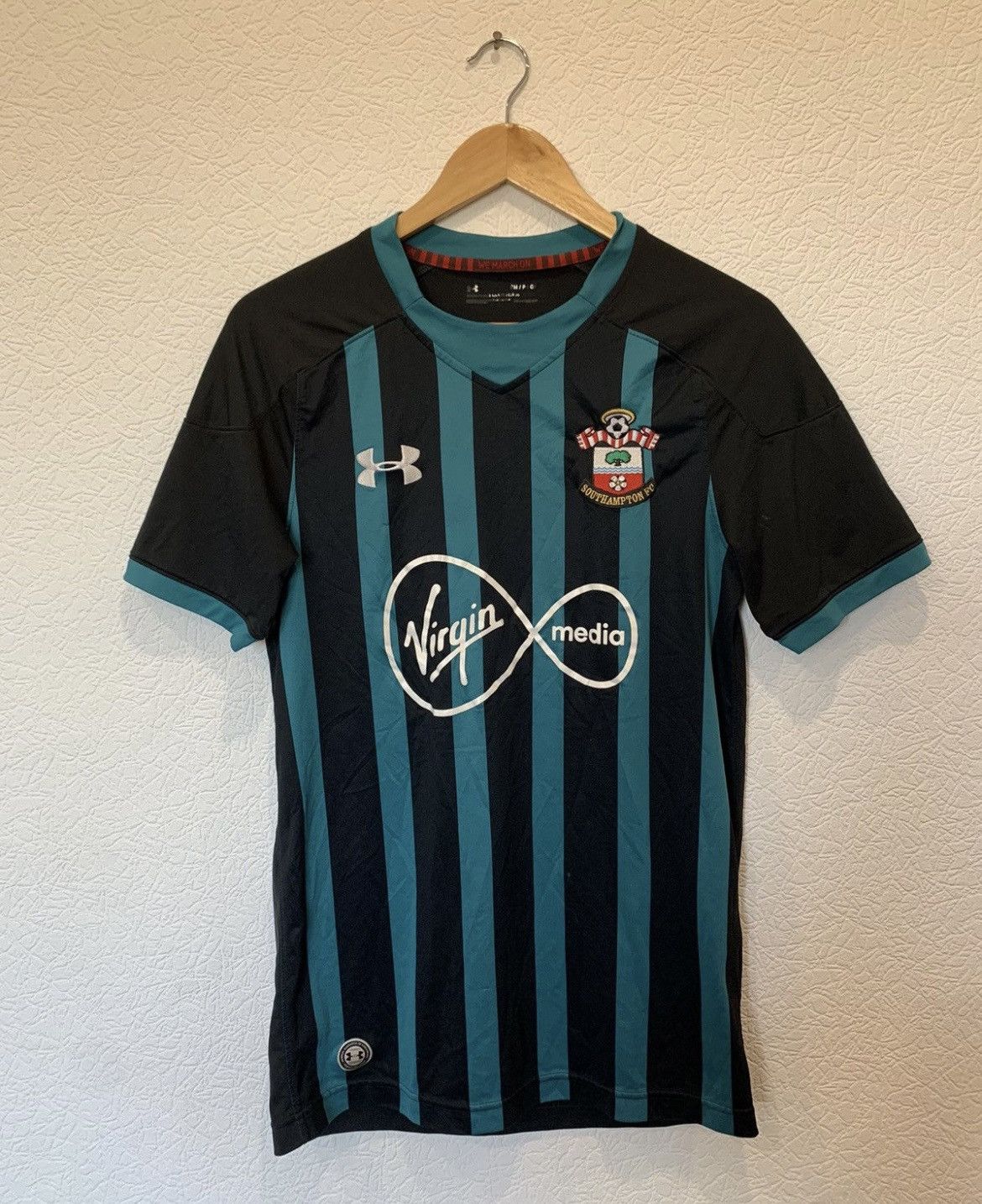 Under Armour SOUTHAMPTON UNDER ARMOUR 2017/2018 AWAY KIT SOCCER JERSEY Size US S / EU 44-46 / 1 - 1 Thumbnail
