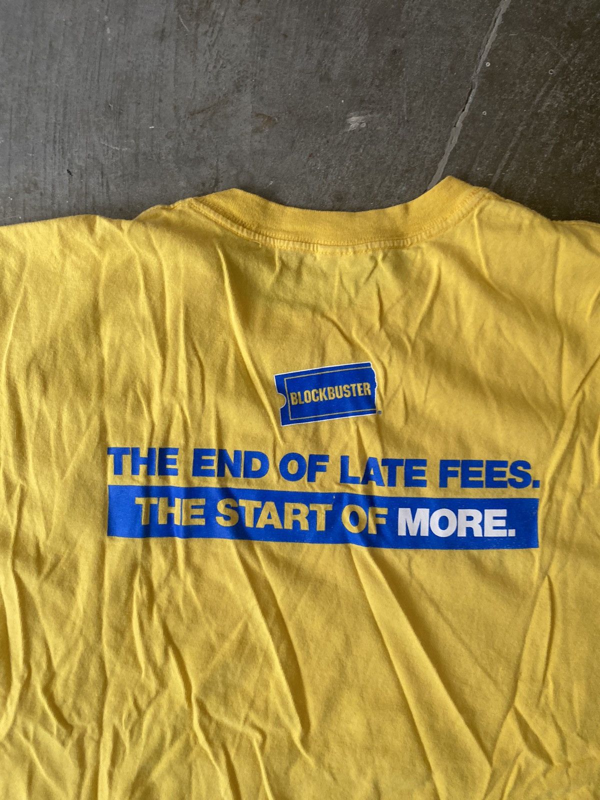Vintage Vintage Blockbuster THE END OF LATE FEES Slogan Tee Kapital Size US XL / EU 56 / 4 - 4 Thumbnail