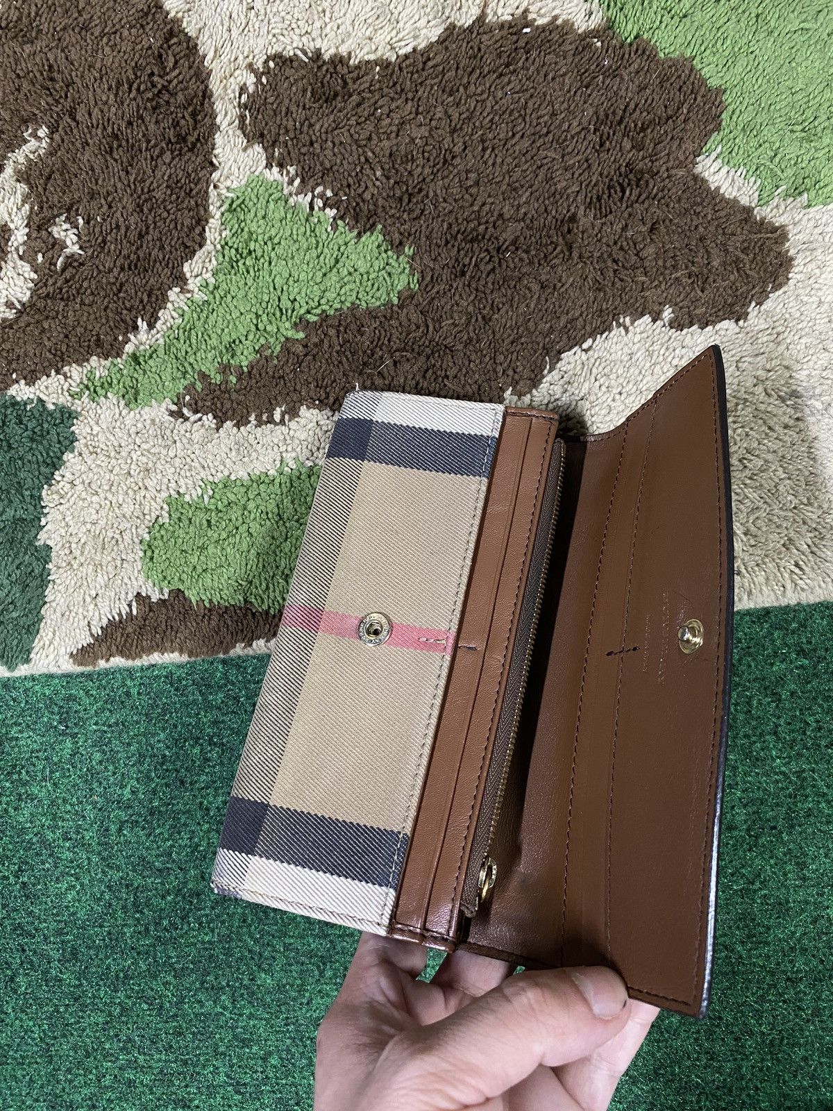 Burberry Burberry Beige plaid Long Wallet Preowned Size ONE SIZE - 13 Thumbnail