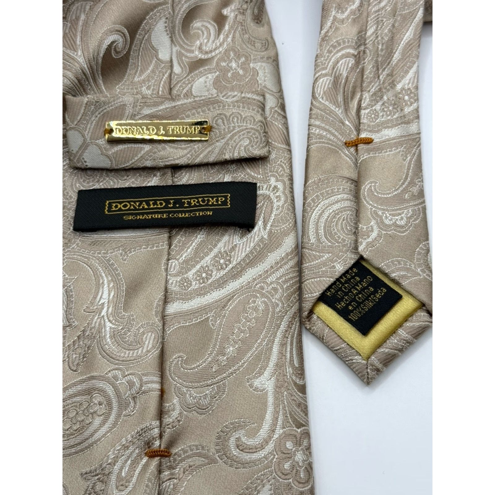 Vintage President Donald J Trump Signature Collection Tie Mens Silk Hand Made Paisley Gold Designer Size ONE SIZE - 4 Thumbnail