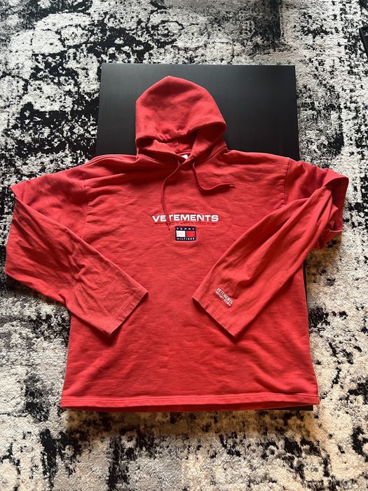 Vetements tommy hilfiger double sleeve clearance hoodie