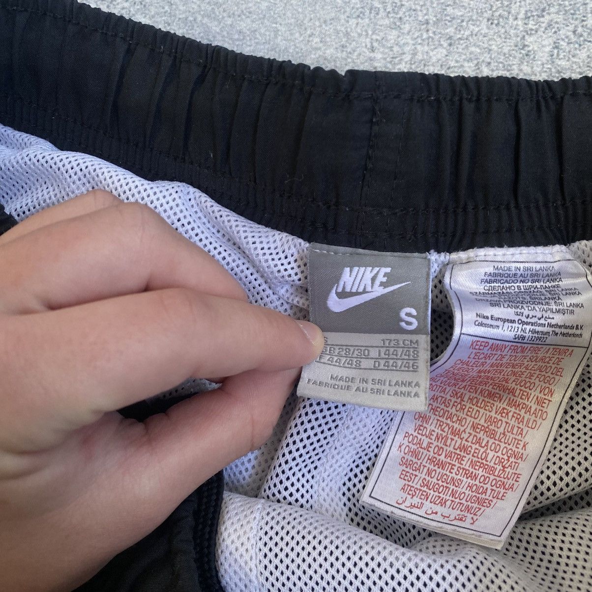 Nike Vintage Nike Track Pants Nylon Baggy Hype Y2K Size US 30 / EU 46 - 6 Thumbnail