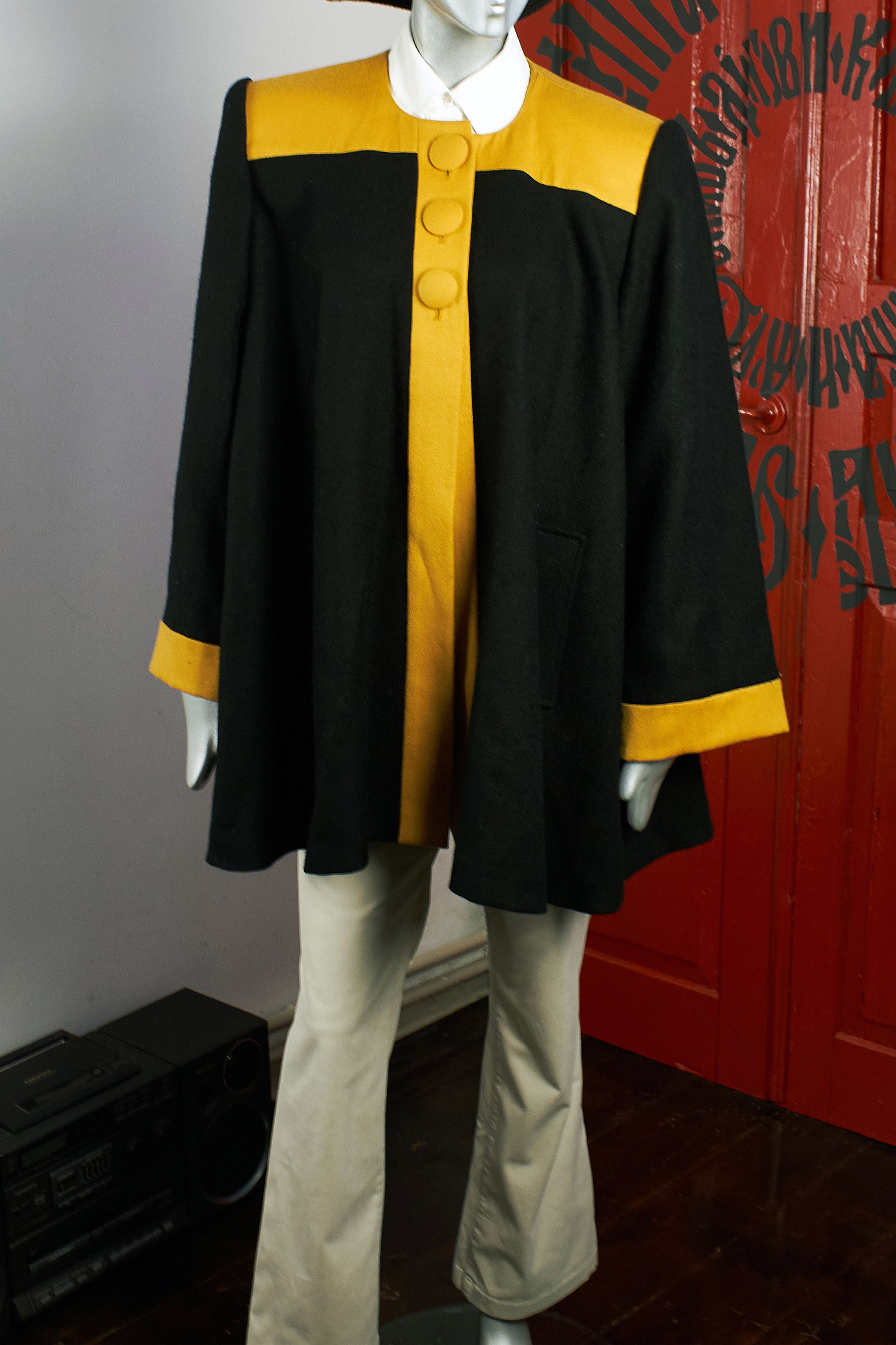 Vintage Vintage 90s black woolen coat Luba Paris Made in France Size M / US 6-8 / IT 42-44 - 9 Thumbnail