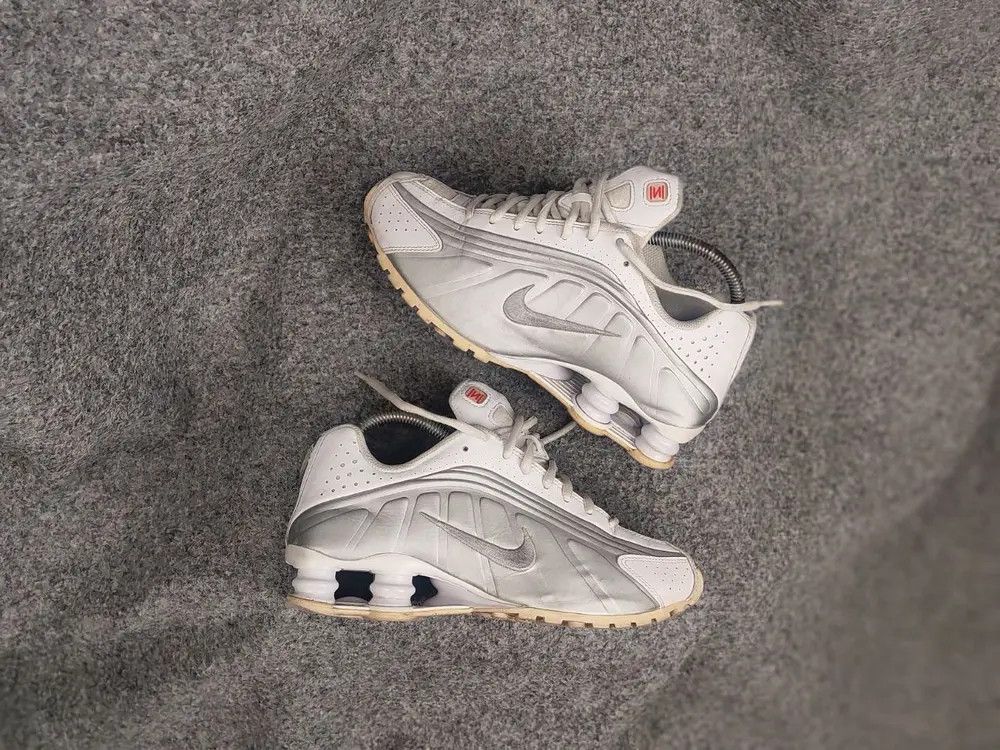 Nike Shox R4 White Metallic Vintage Y2K Style Sneakers shoes
