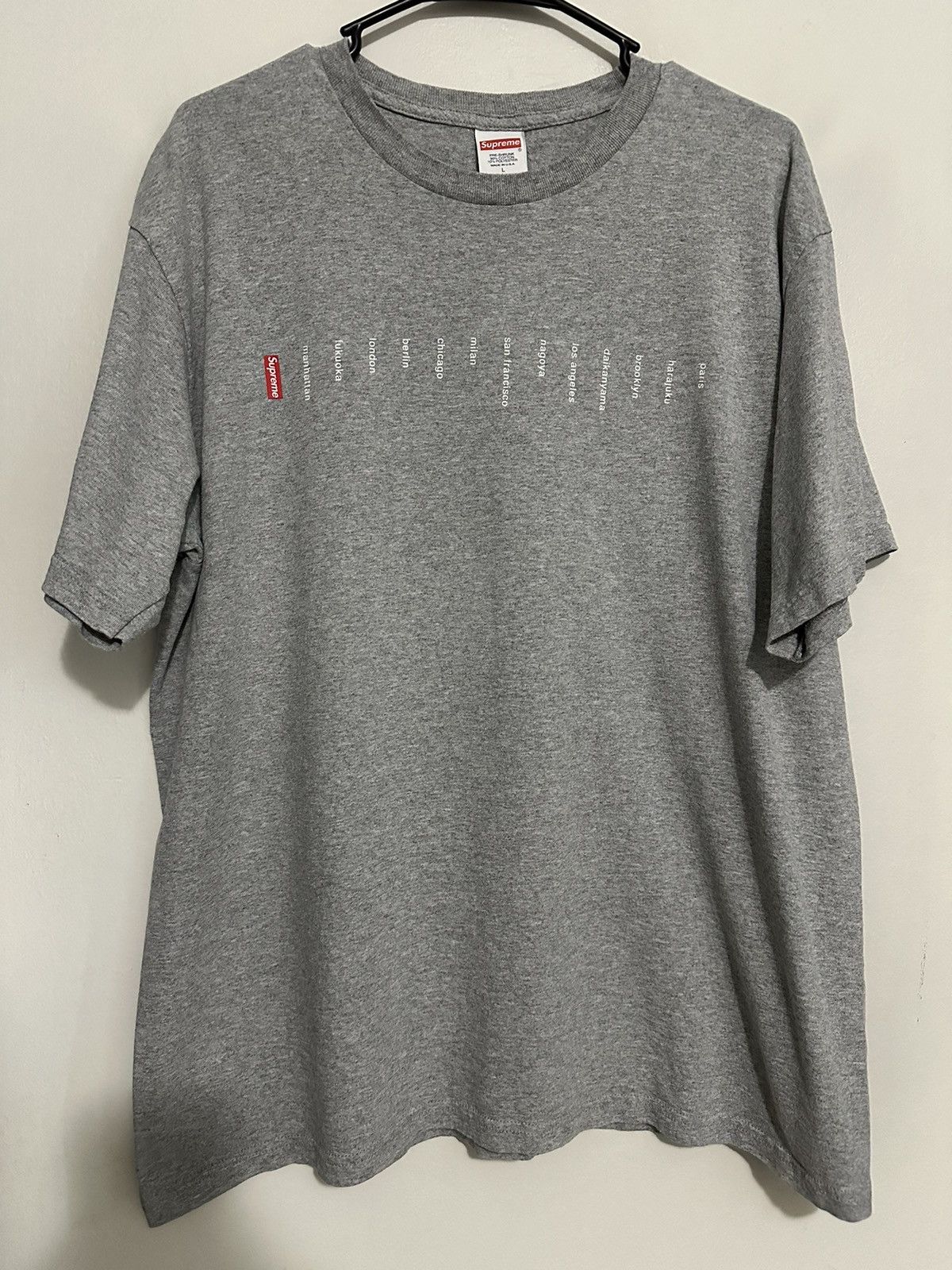 Supreme Supreme Location Tee Size US L / EU 52-54 / 3 - 1 Thumbnail