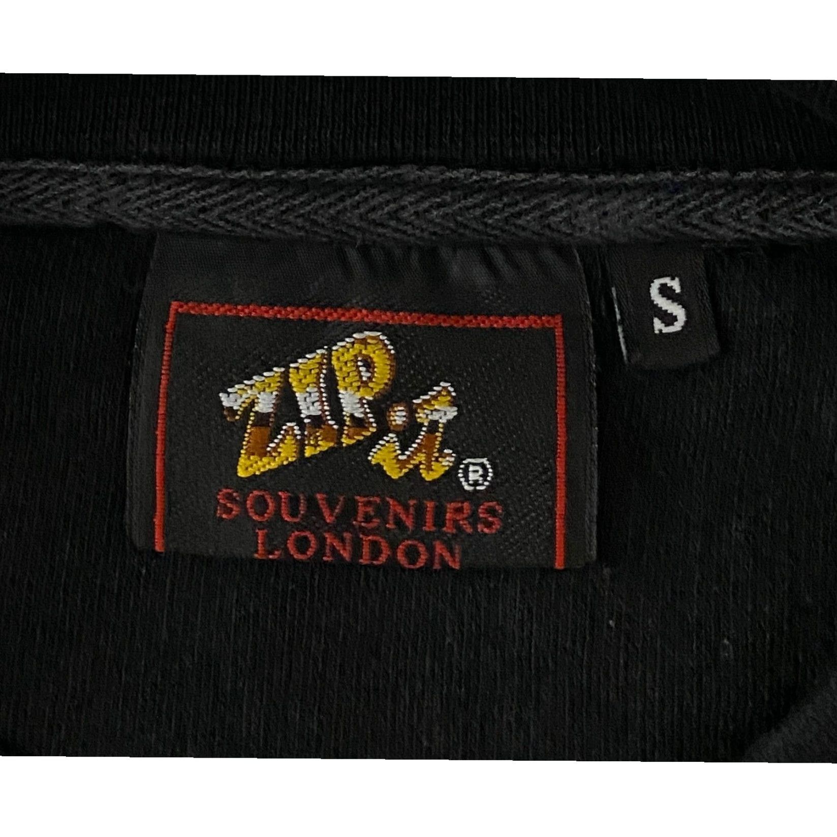 Vintage **Zip It Souvenirs London Embroidered Crew Neck Black Sweatshirt** User: **Zip It Souvenirs London Embroidered Black Crew Neck Sweatshirt** Size US S / EU 44-46 / 1 - 3 Thumbnail