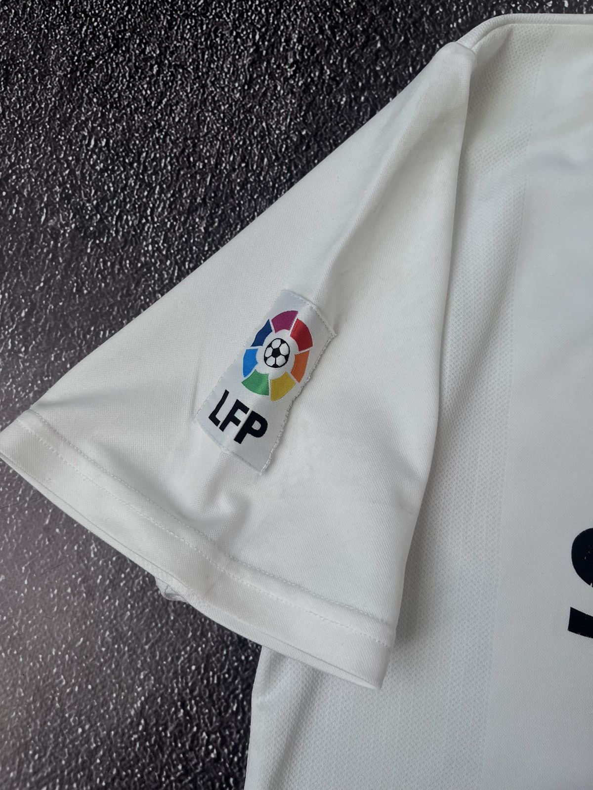 Adidas Vintage Adidas Real Madrid #7 RAUL 00’s Football Jersey Size US M / EU 48-50 / 2 - 4 Thumbnail