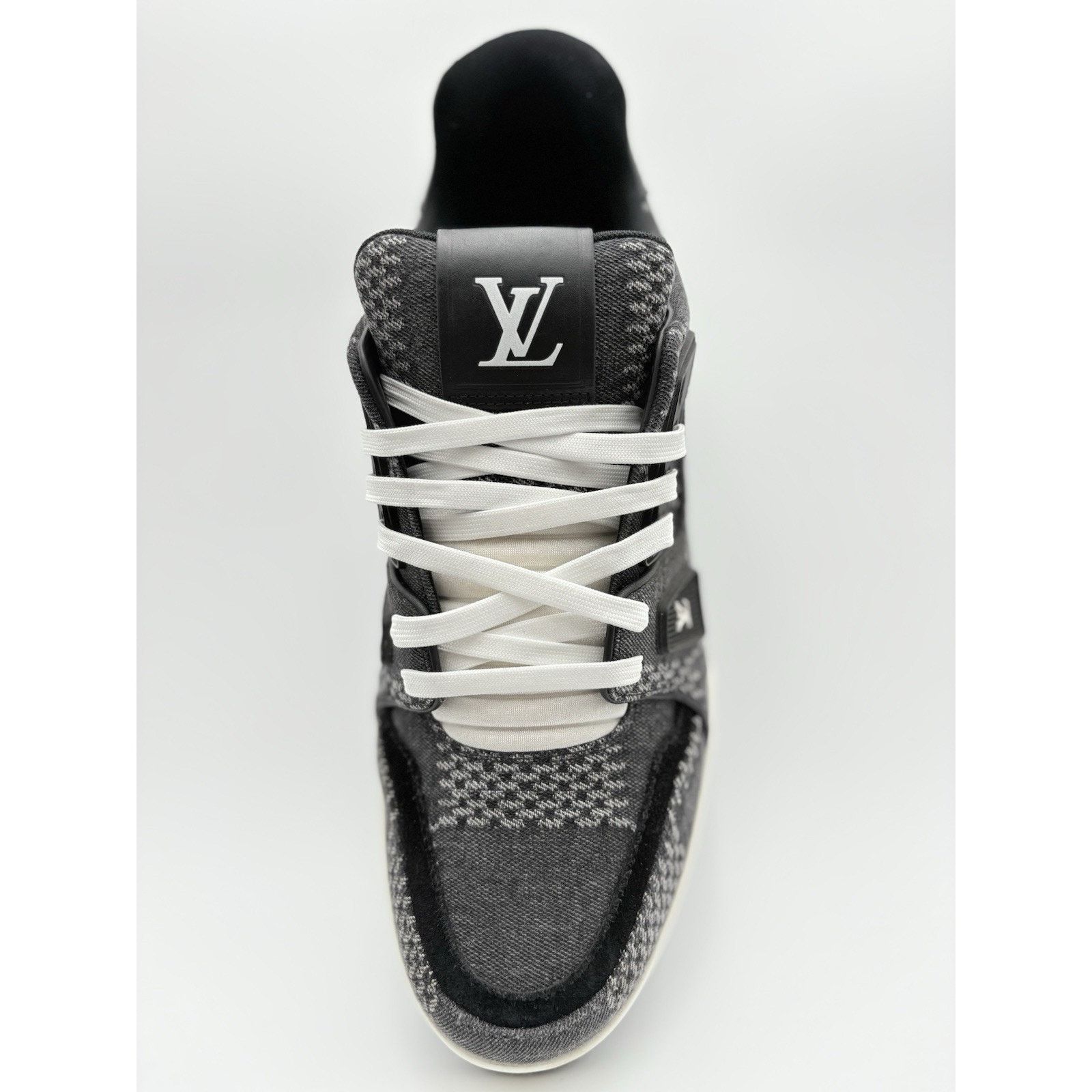 Louis Vuitton 10.5-11 US Louis Vuitton Trainer ' Black White '| VERY CLEAN Size US 11 / EU 44 - 11 Thumbnail